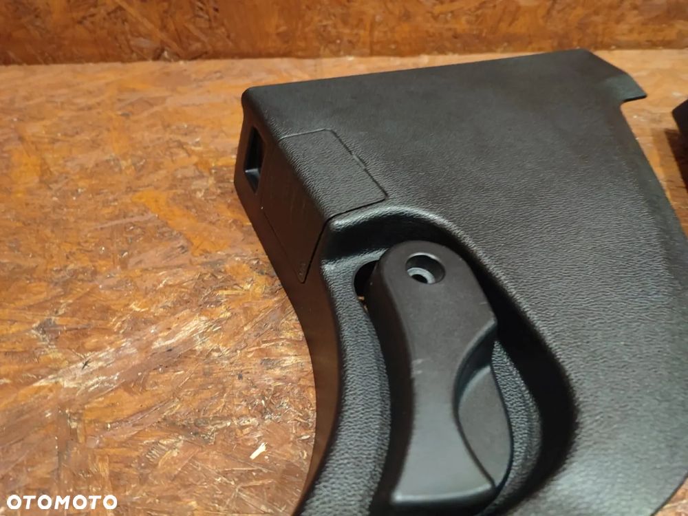 E90/ E91/ E92/ E93 ORYGINALNA TAPICERKA BOCZNA PRZESTRZENI PRZYPODŁOGOWEJ PRAWA/ LEWA O NR.  51 43 7 144 533/ 51 43 7 144 534 TZW. HOKEJ I RĄCZKA OWIERANIA MASKI W BARDZO DOBRYM STANIE. - 7