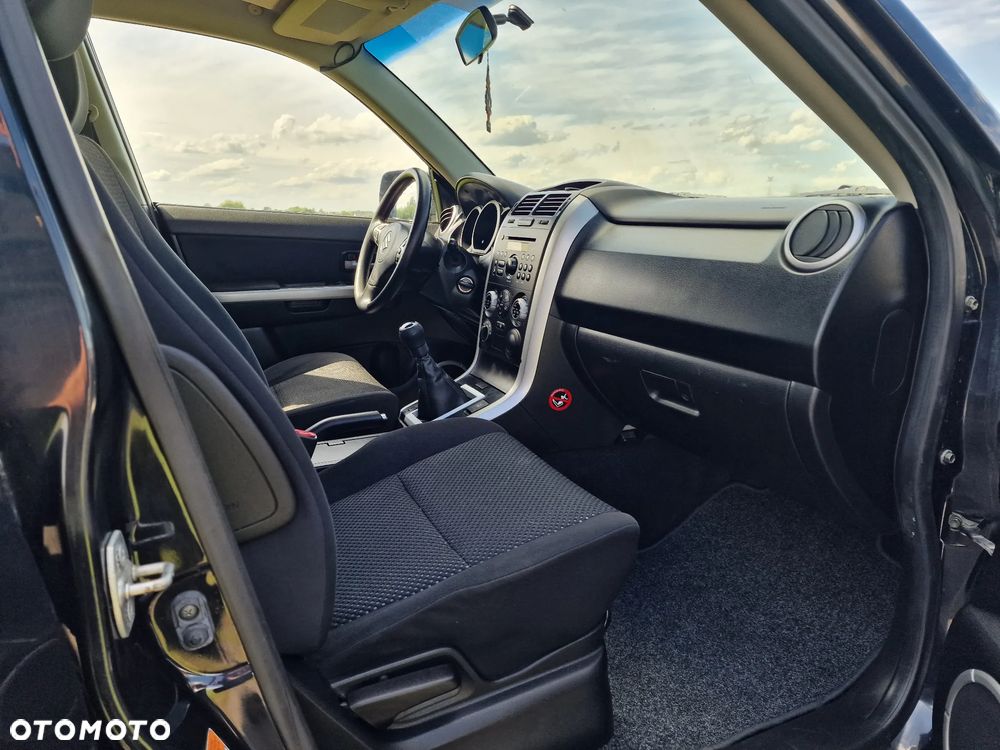 Suzuki Grand Vitara 2.0 - 29