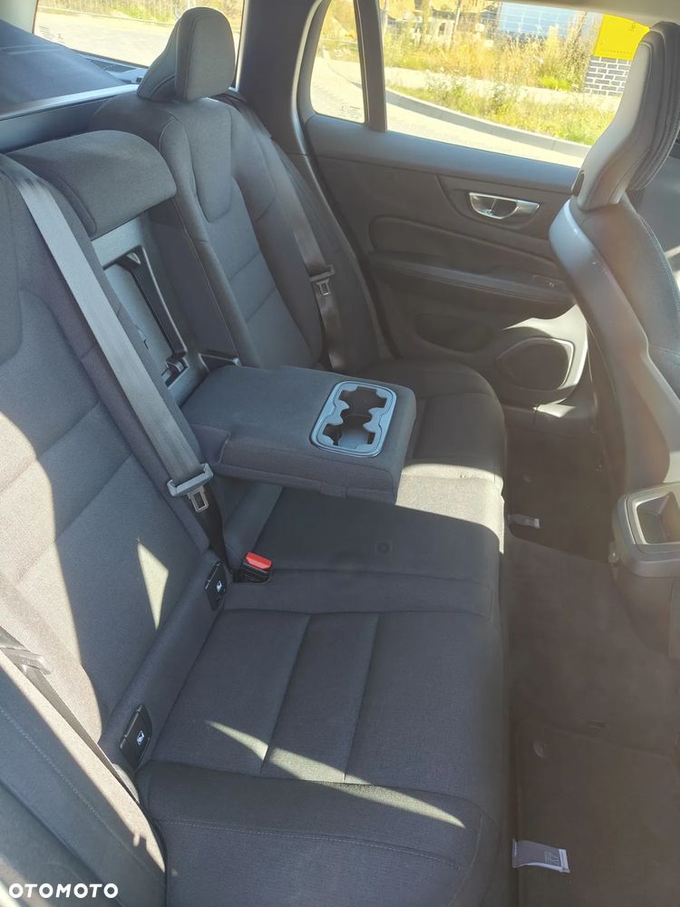 Volvo V60 B3 B DKG Momentum - 17