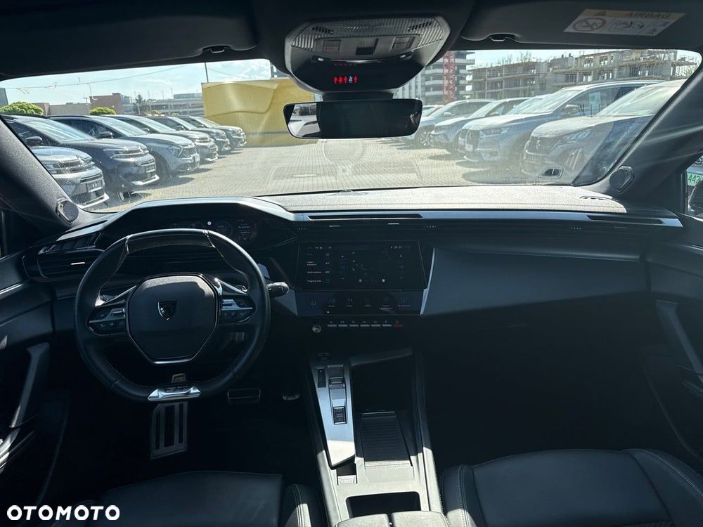 Peugeot 408 - 8