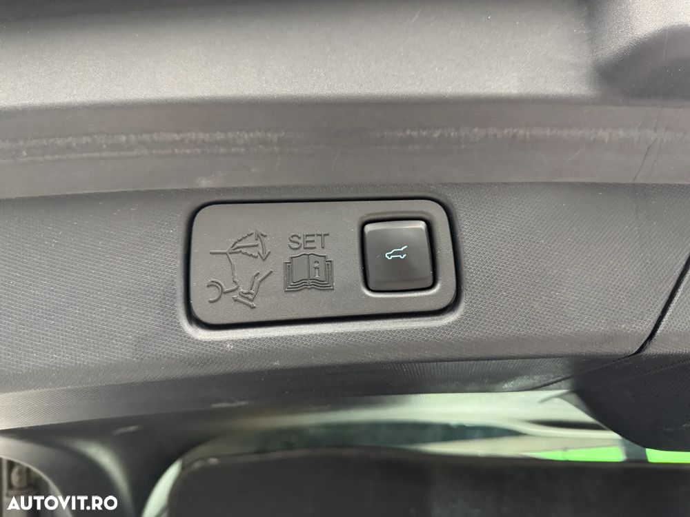 Ford Mustang Mach-E - 14