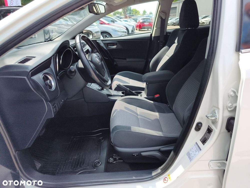 Toyota Auris - 16