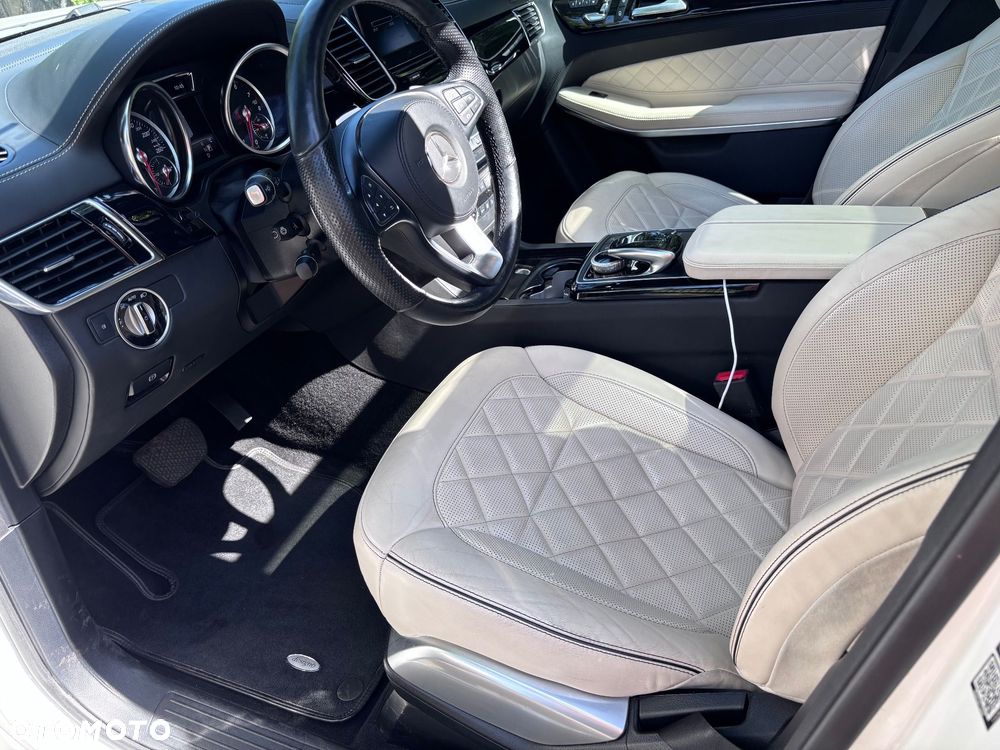 Mercedes-Benz GLS - 12