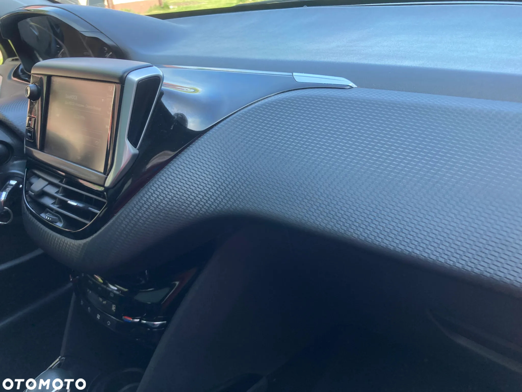Peugeot 2008 1.2 Pure Tech Allure S&S EAT6 - 22