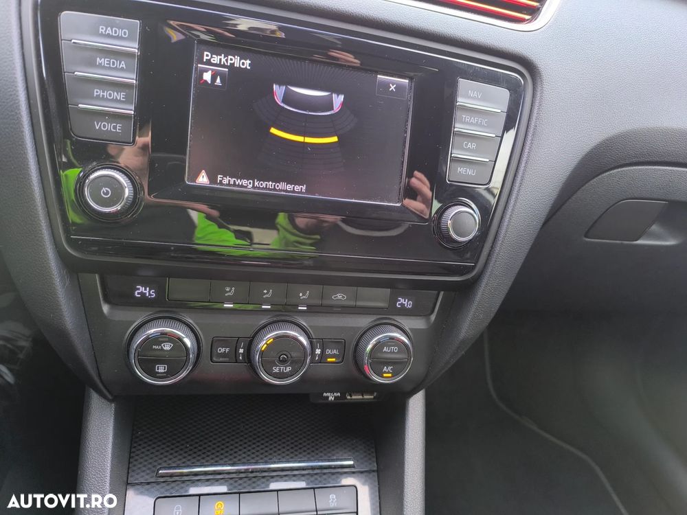 Skoda Octavia Combi 2.0 TDI DSG RS - 11