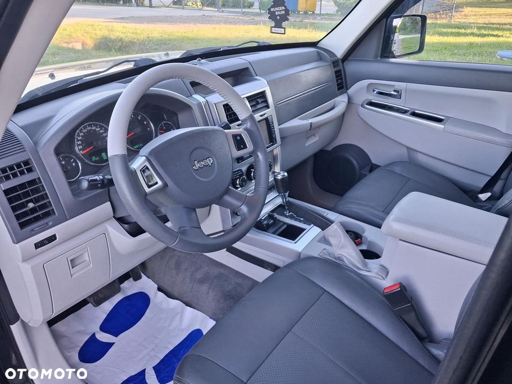 Jeep Cherokee - 23