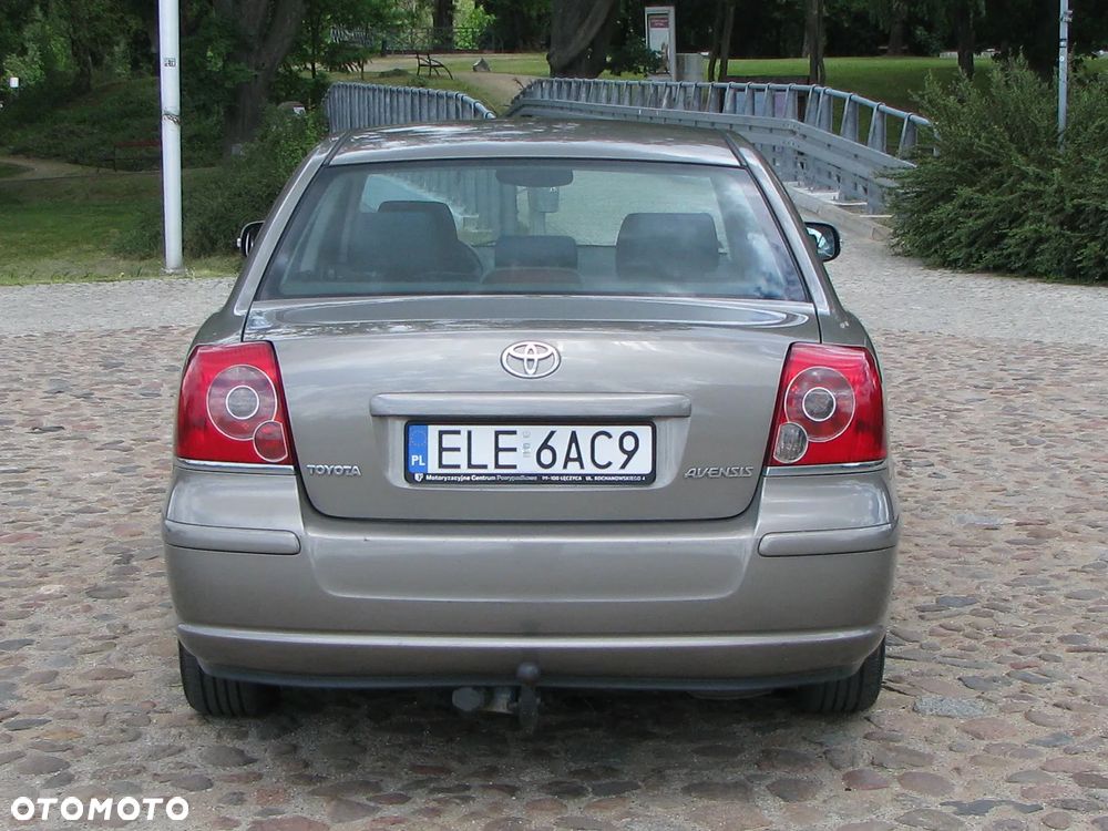 Toyota Avensis 2.0 VVT-i Executive - 6
