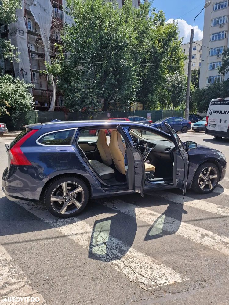 Volvo V60 D5 Momentum - 2