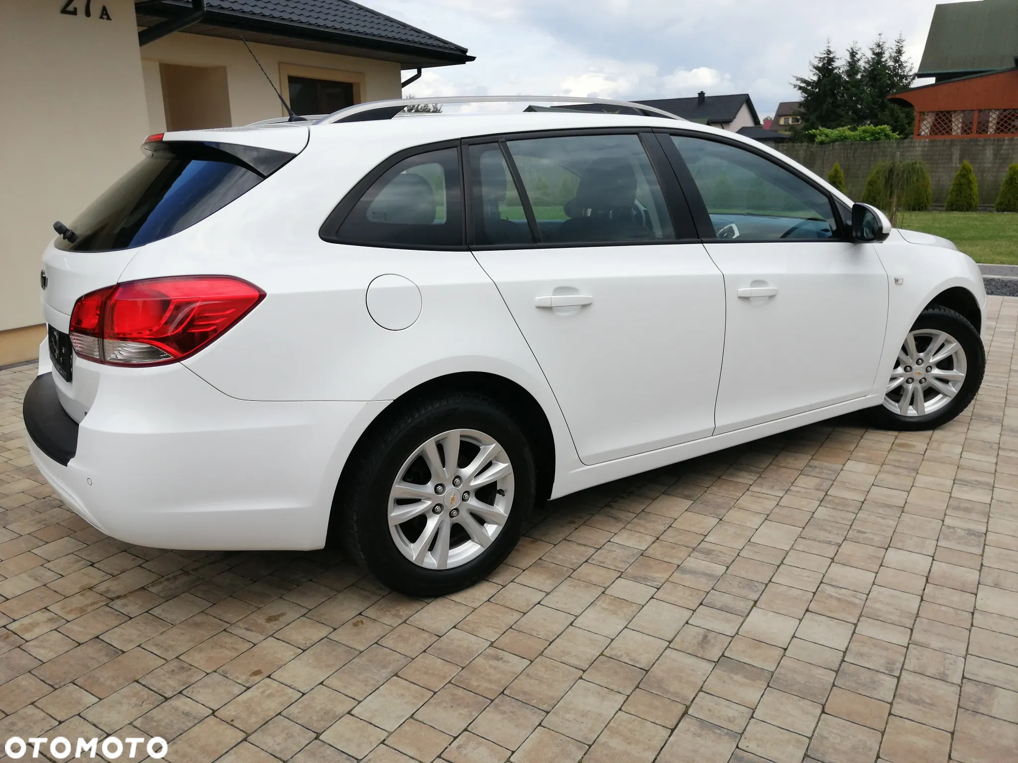 Chevrolet Cruze Station Wagon 1.6 LS - 12