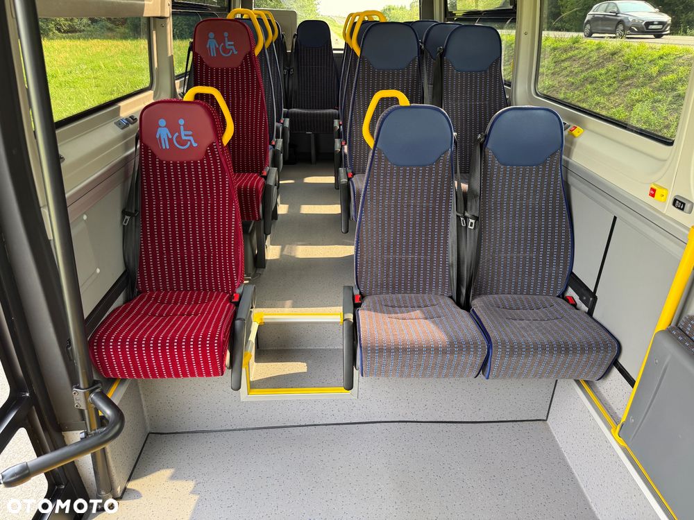 Mercedes-Benz Sprinter 517 - 23