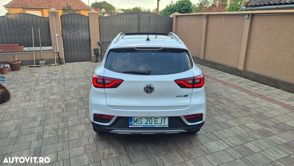 MG ZS EV Luxury - 30