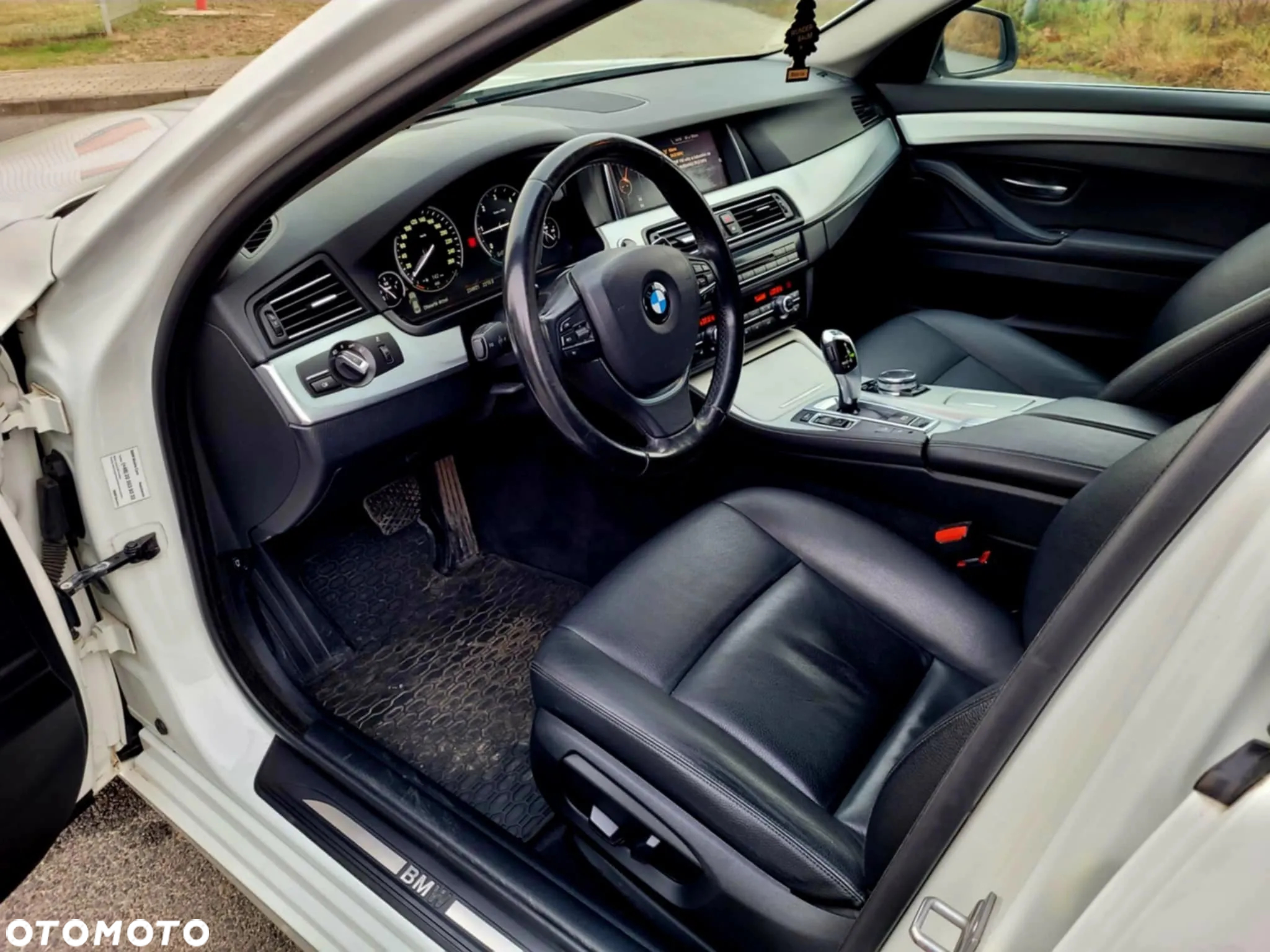 BMW Seria 5 520d xDrive - 12
