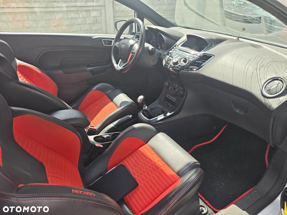 Ford Fiesta 1.6 EcoBoost ST - 18