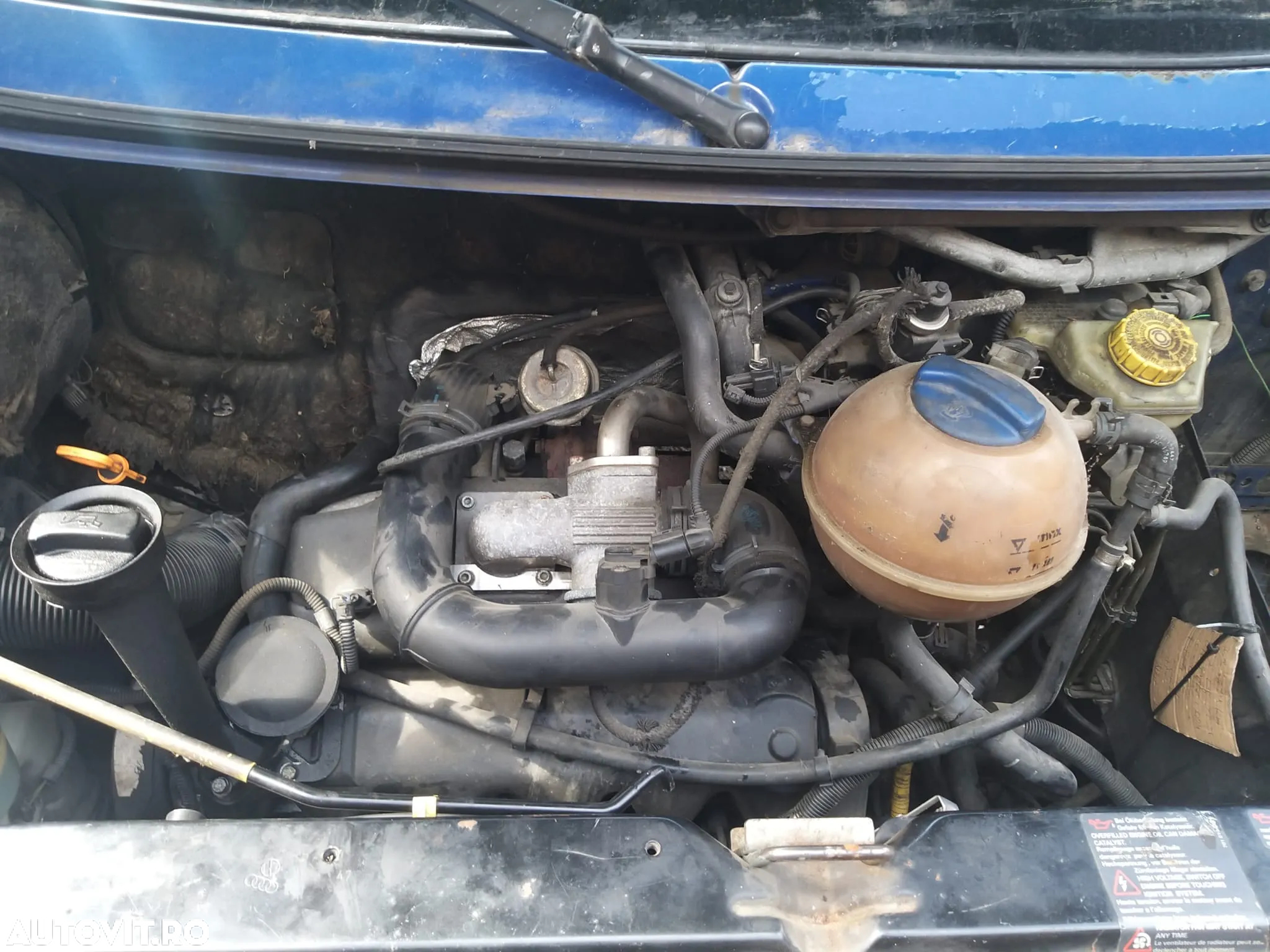 Dezmembram Volkswagen Transporter T4 Caravelle 2.5 TDI din 2000, cod motor: AJT - 3