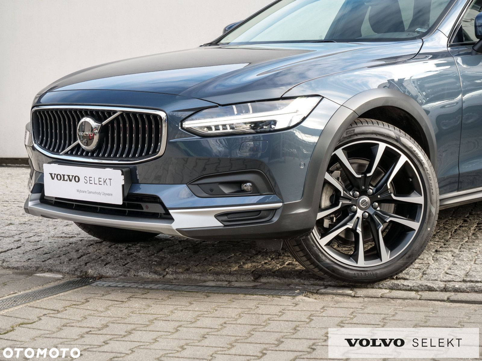 Volvo V90 Cross Country - 11