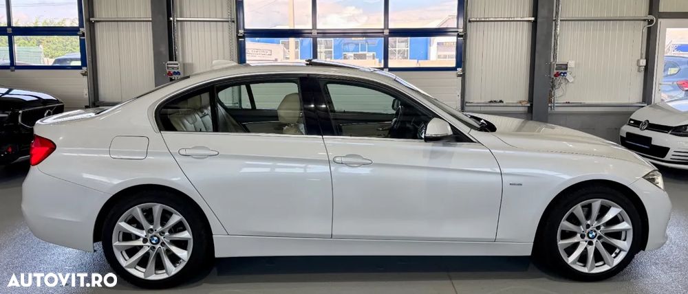 BMW Seria 3 318i Aut. Luxury Line - 15