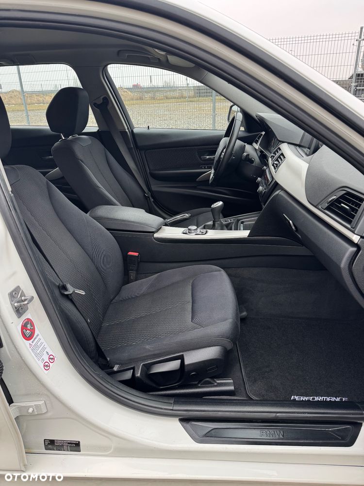 BMW Seria 3 318d DPF - 14