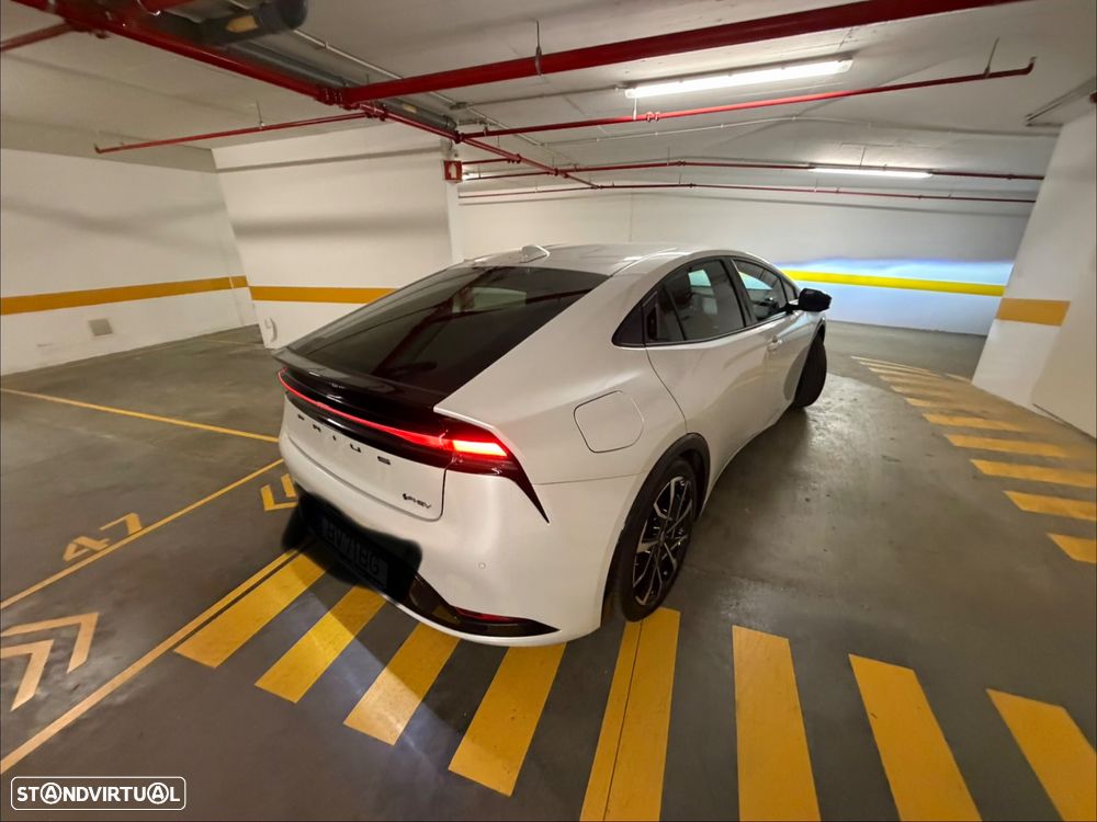 Toyota Prius 2.0 Plug-in Luxury - 4