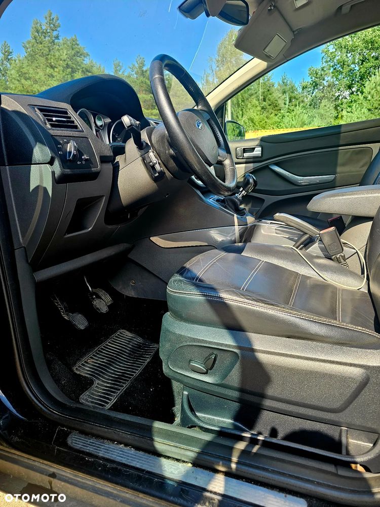 Ford Kuga 2.0 TDCi 2x4 Titanium - 8