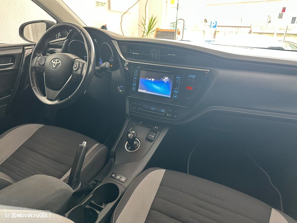 Toyota Auris Touring Sports 1.8 HSD Comfort - 30