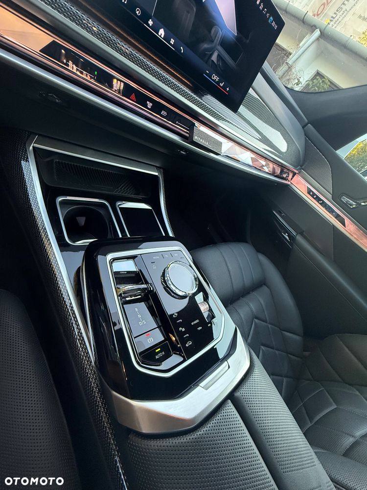 BMW Seria 7 - 33