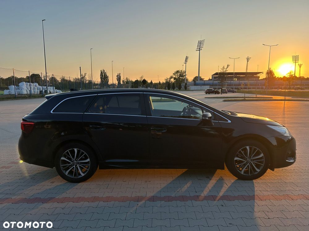 Toyota Avensis 2.0 D-4D Premium - 6