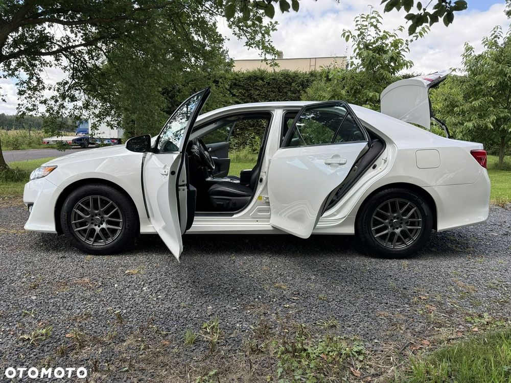 Toyota Camry - 36