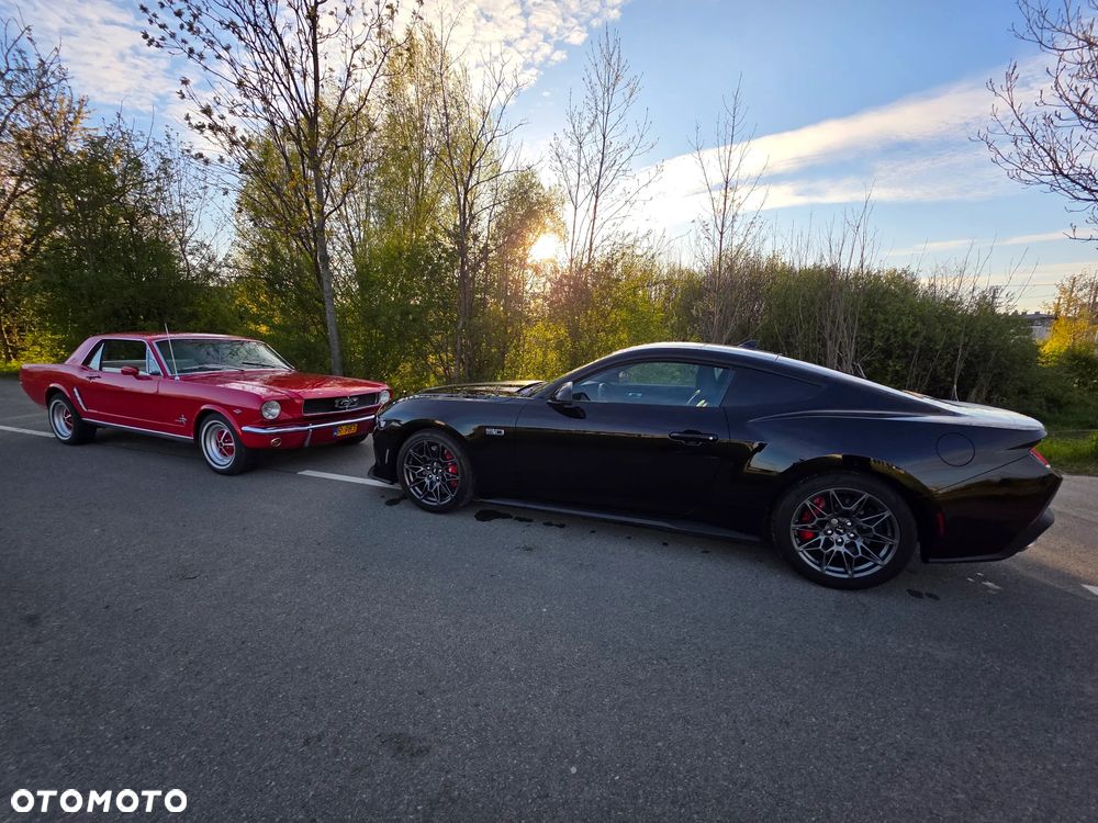 Ford Mustang - 24