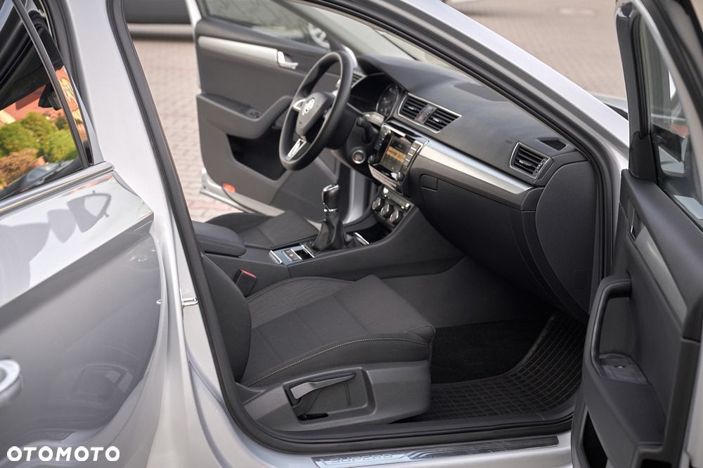 Skoda Superb 2.0 TDI Ambition - 22