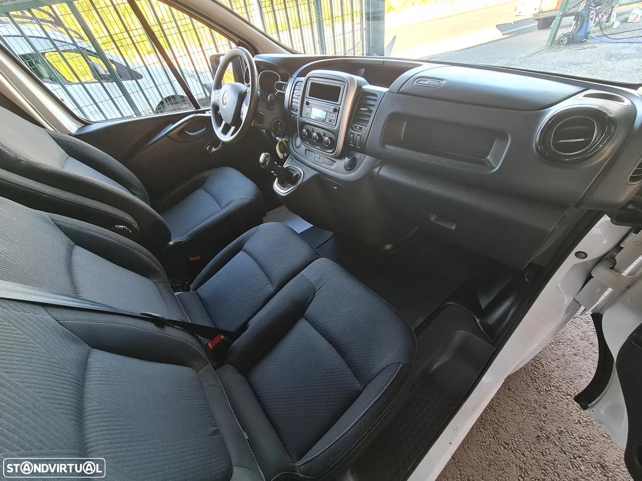 Renault TRAFIC 2.0 Dci 120CV * 6 Lug /Bluetooth/ AC/ IVA DEDUTÍVEL * - 9