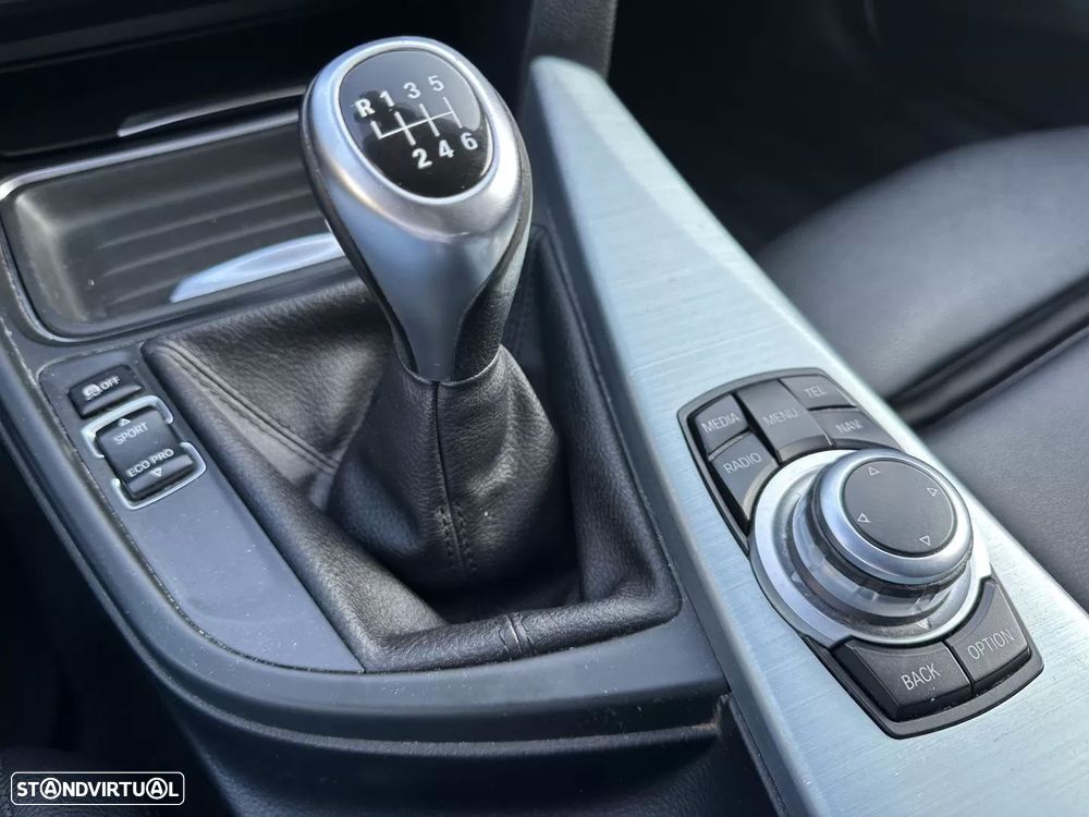 BMW 318 d Sport Line - 35