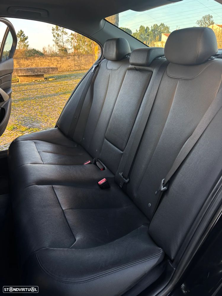 BMW 318 d Line Luxury - 12