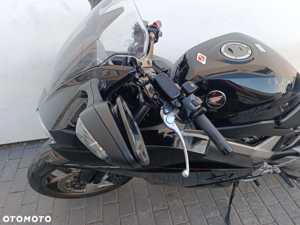 Honda VFR - 12