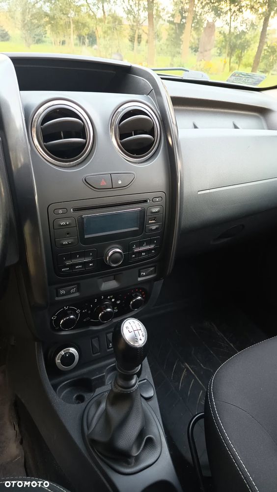 Dacia Duster 1.6 Laureate 4x4 - 10