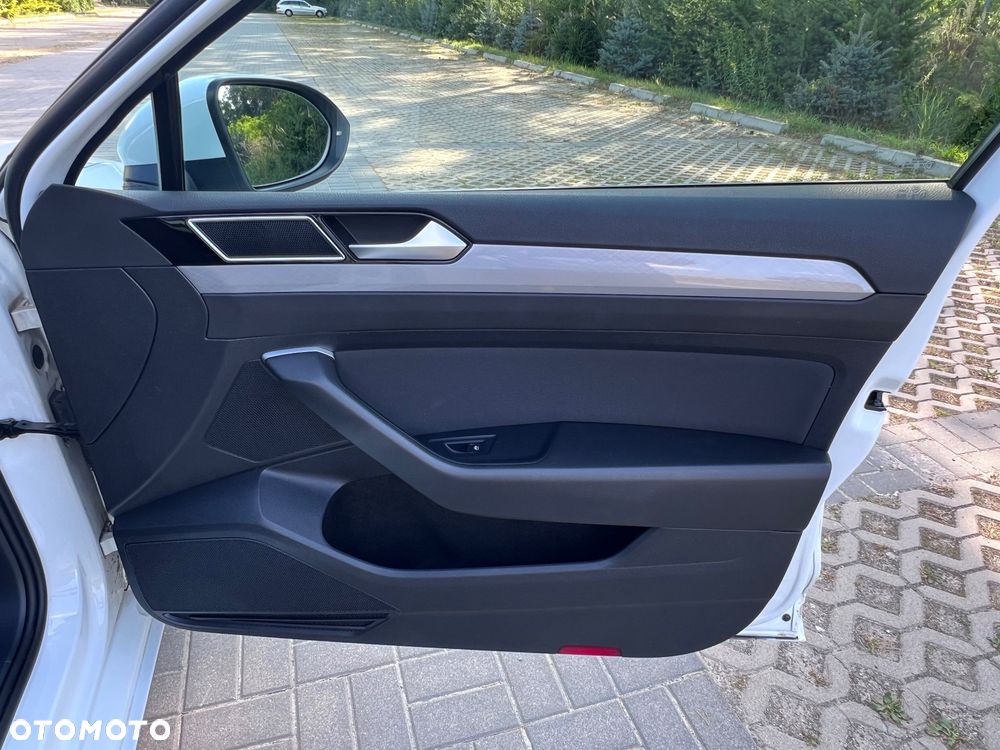 Volkswagen Passat - 27