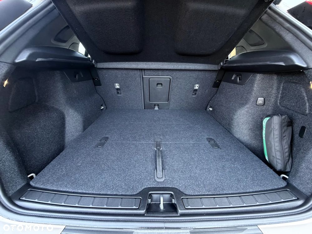 Volvo XC 40 B3 Plus Dark - 10
