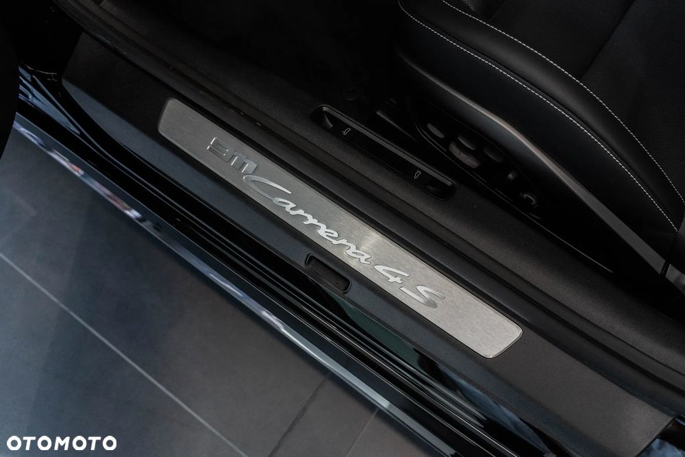 Porsche 911 Carrera 4S - 36