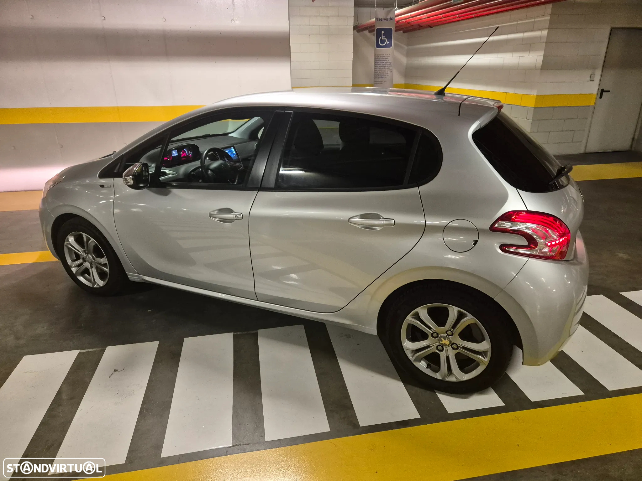 Peugeot 208 1.4 HDi SE Style - 17