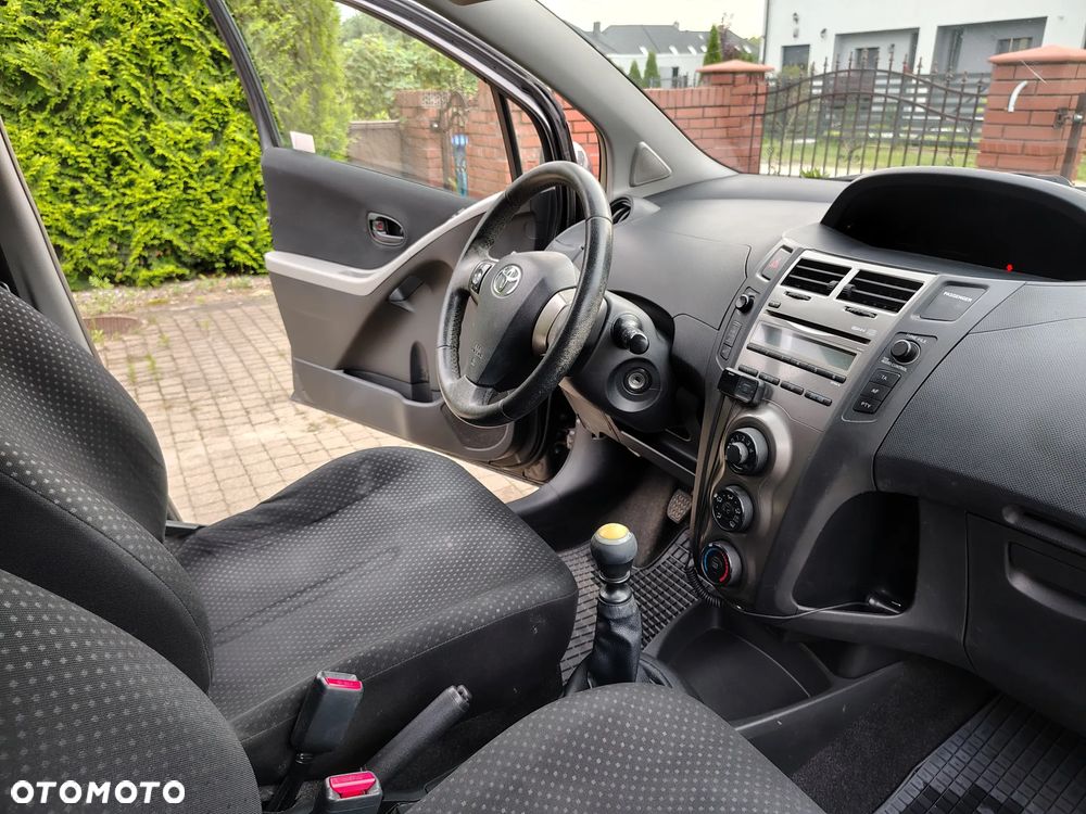 Toyota Yaris 1.33 Premium - 6