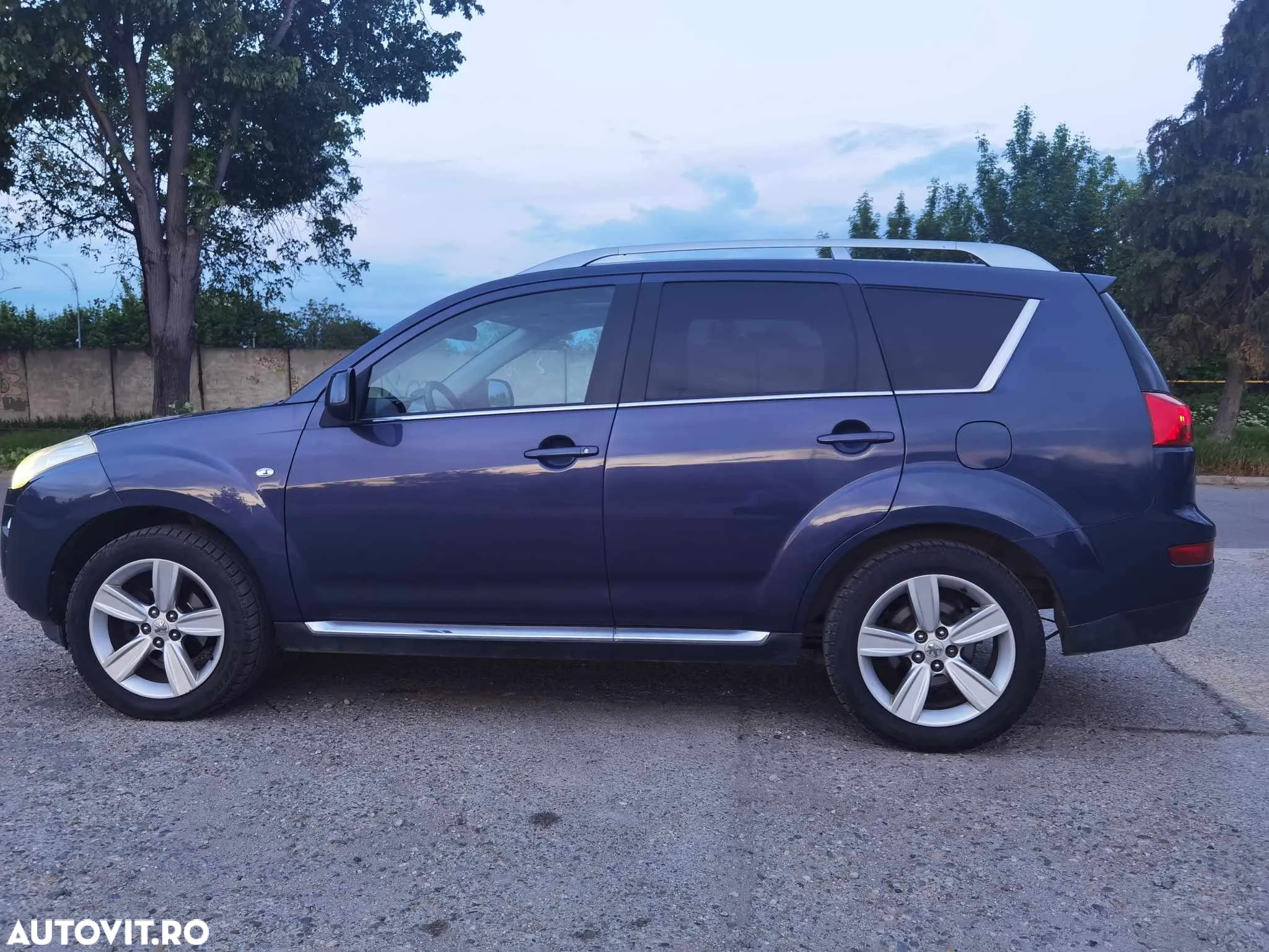 Peugeot 4007 - 8