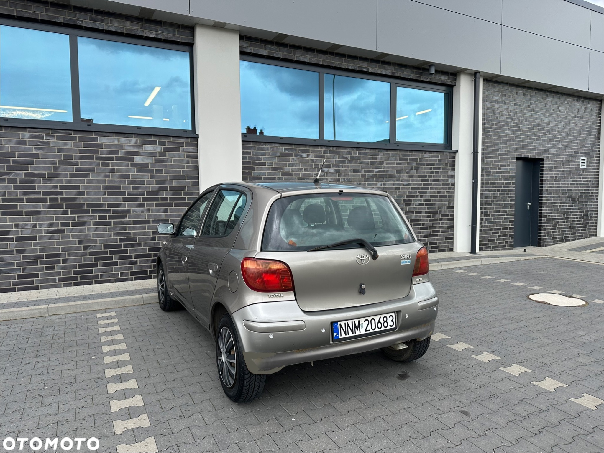 Toyota Yaris 1.0 VVT-i - 4