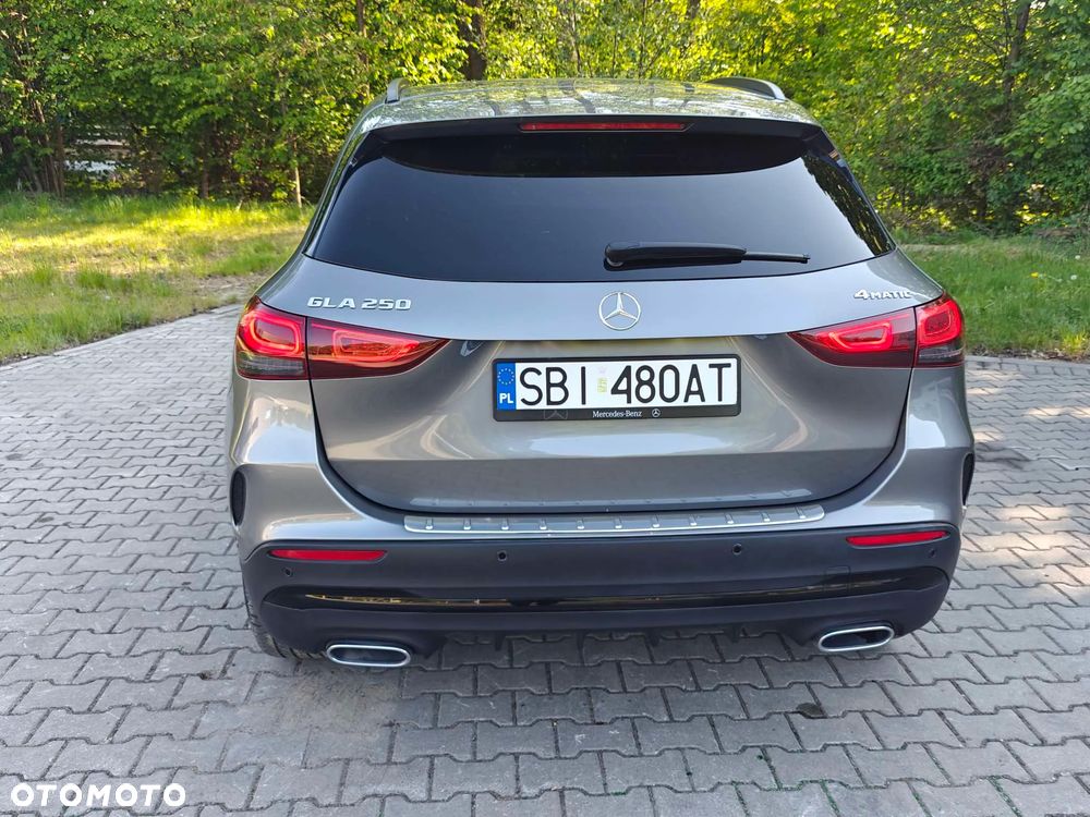 Mercedes-Benz GLA 250 4Matic 8G-DCT AMG Line - 14