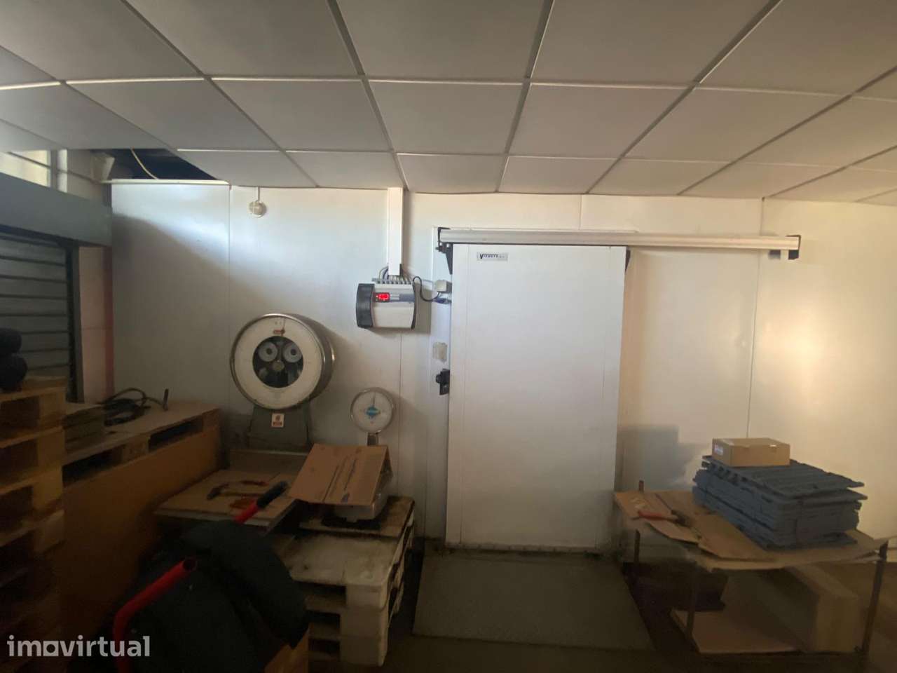 Espaço comercial/armazém com câmaras frigoríficas e monta-cargas - Grande imagem: 5/19