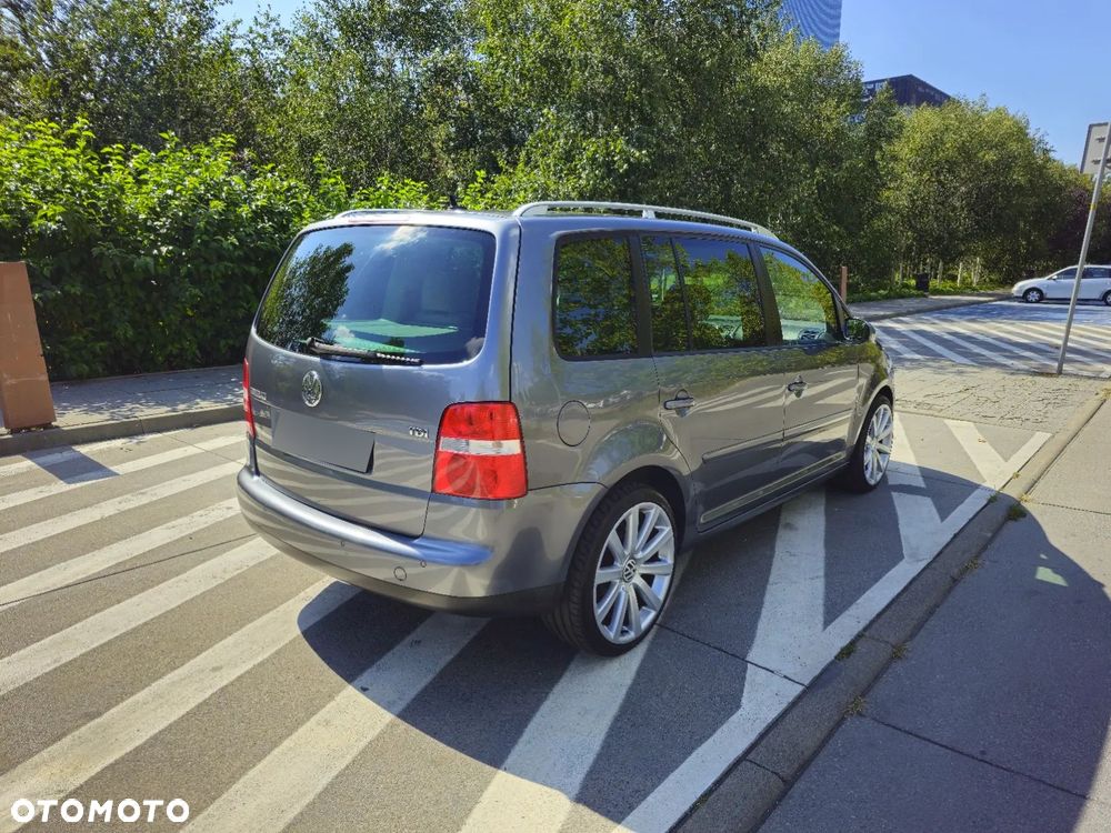 Volkswagen Touran 2.0 TDI Highline DSG - 5