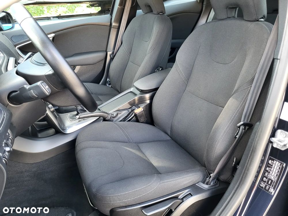 Volvo V40 T2 Momentum - 18