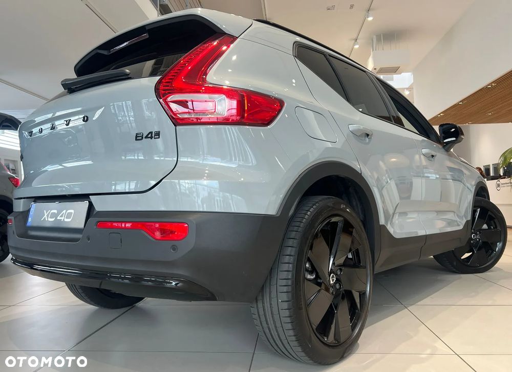 Volvo XC 40 B4 AWD Plus Dark - 6