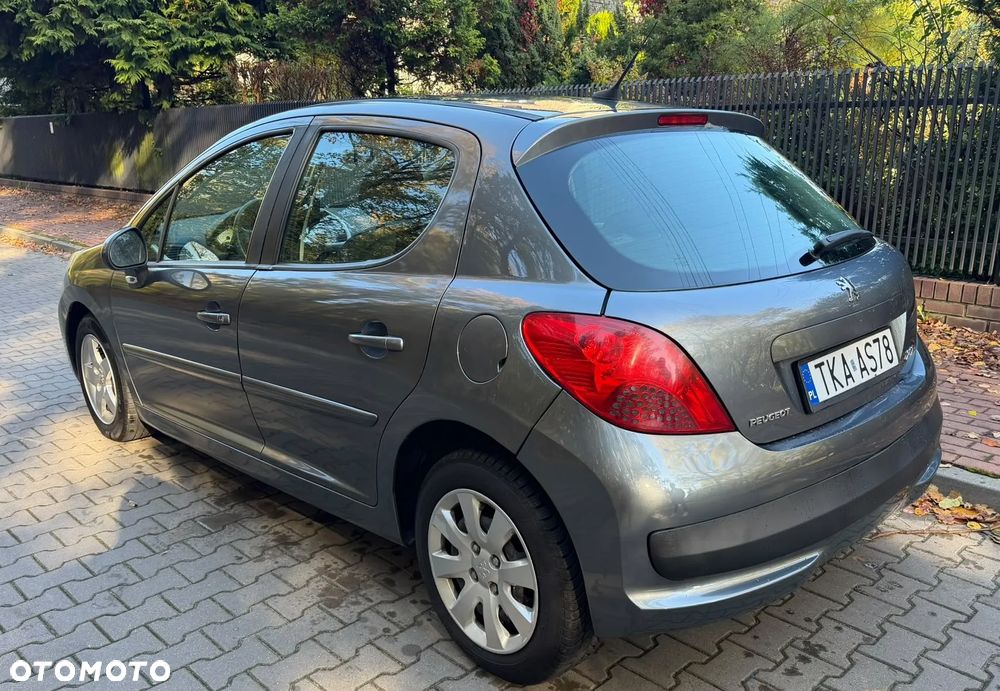 Peugeot 207 2008 photo 3