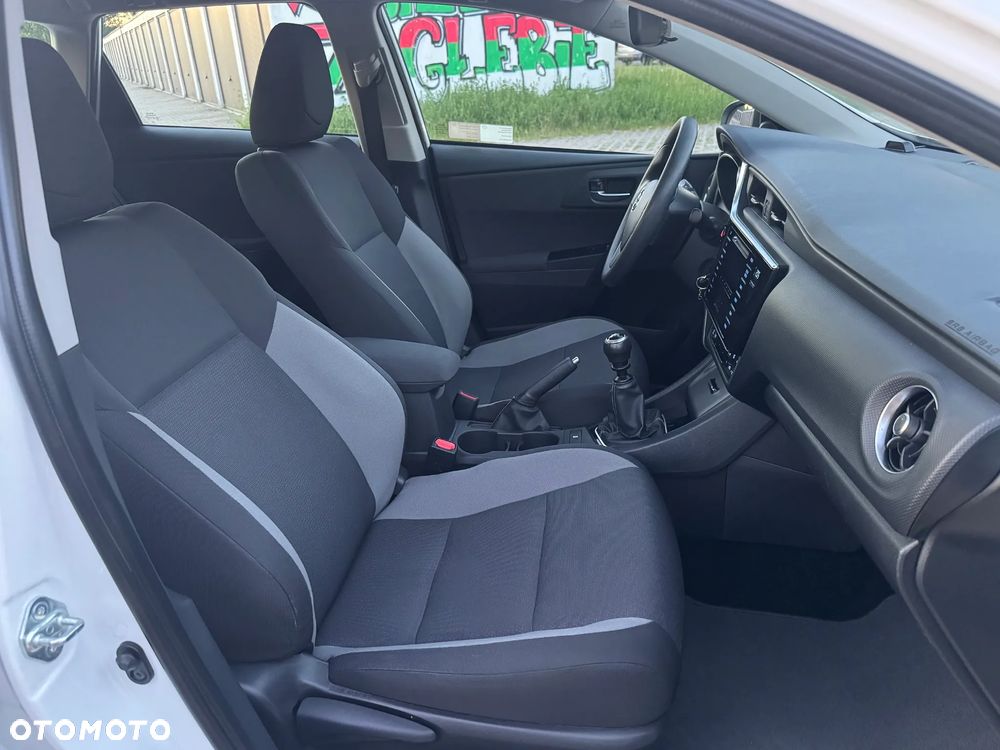 Toyota Auris 1.4 D-4D Premium - 6