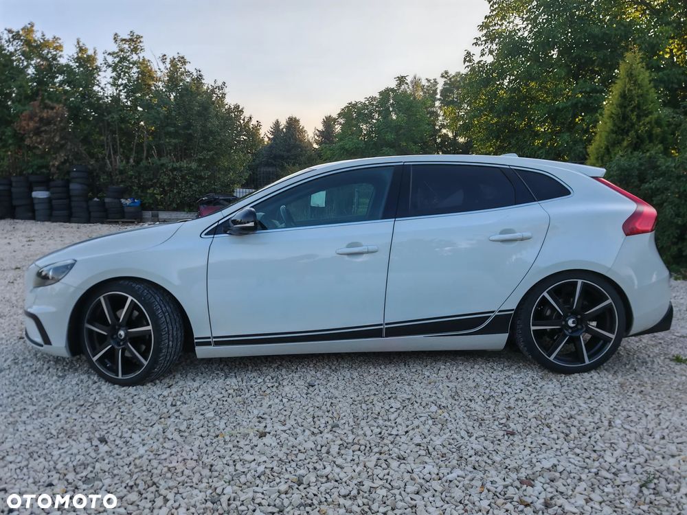 Volvo V40 T4 R Design - 4