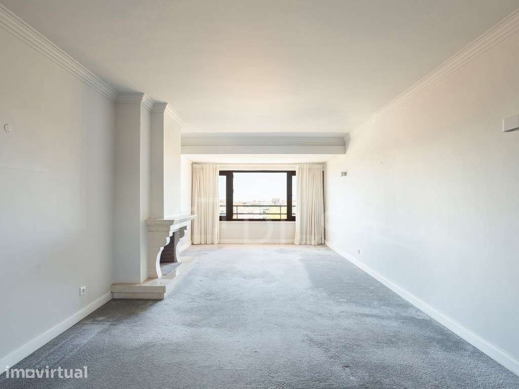Apartamento T2 com garagem privativa e elevador, em Cascais - Grande imagem: 3/20
